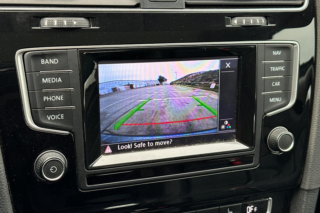 Thumbnail: 2015 Volkswagen Golf - 25