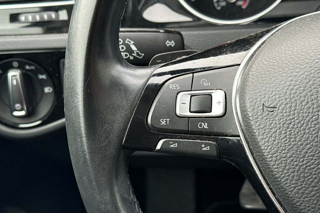 Thumbnail: 2015 Volkswagen Golf - 29