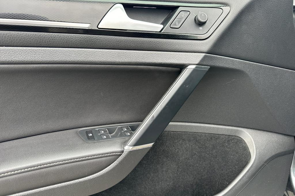 Thumbnail: 2015 Volkswagen Golf - 20