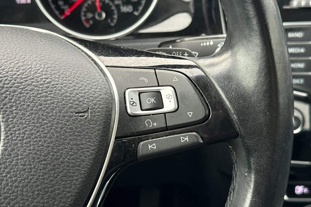 Thumbnail: 2015 Volkswagen Golf - 30