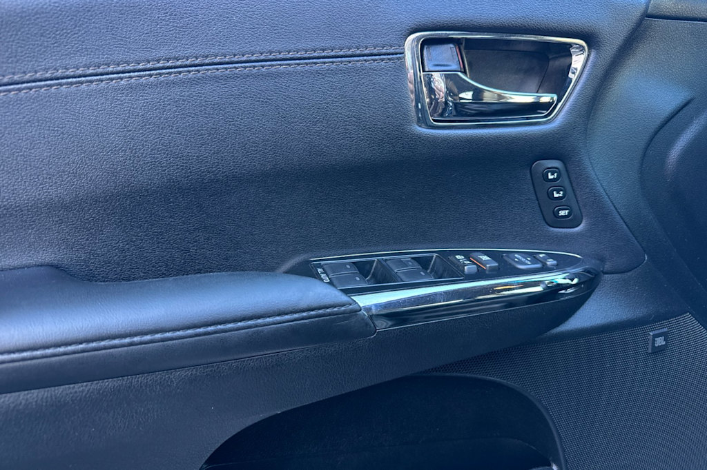 Thumbnail: 2017 Toyota Avalon - 19