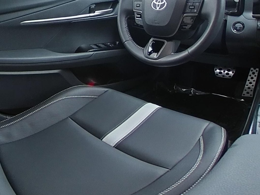 Thumbnail: 2025 Toyota Camry - 16