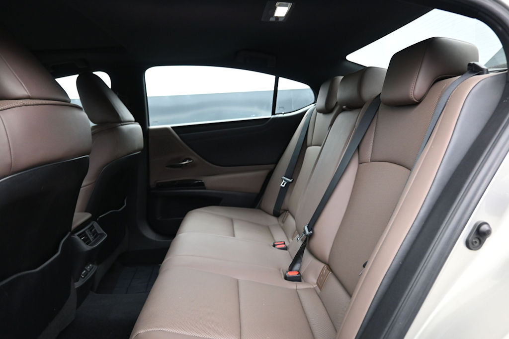 Thumbnail: 2022 Lexus ES - 9