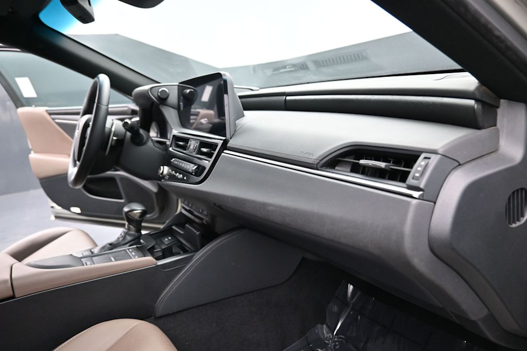 Thumbnail: 2022 Lexus ES - 7