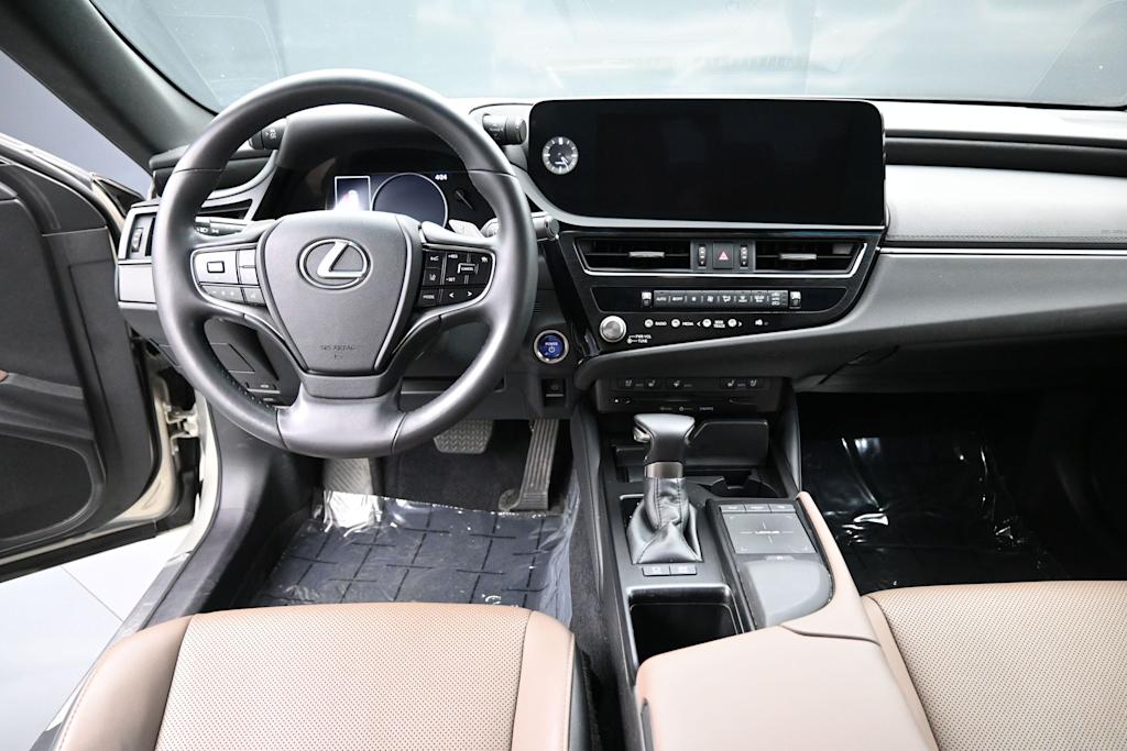 Thumbnail: 2022 Lexus ES - 2