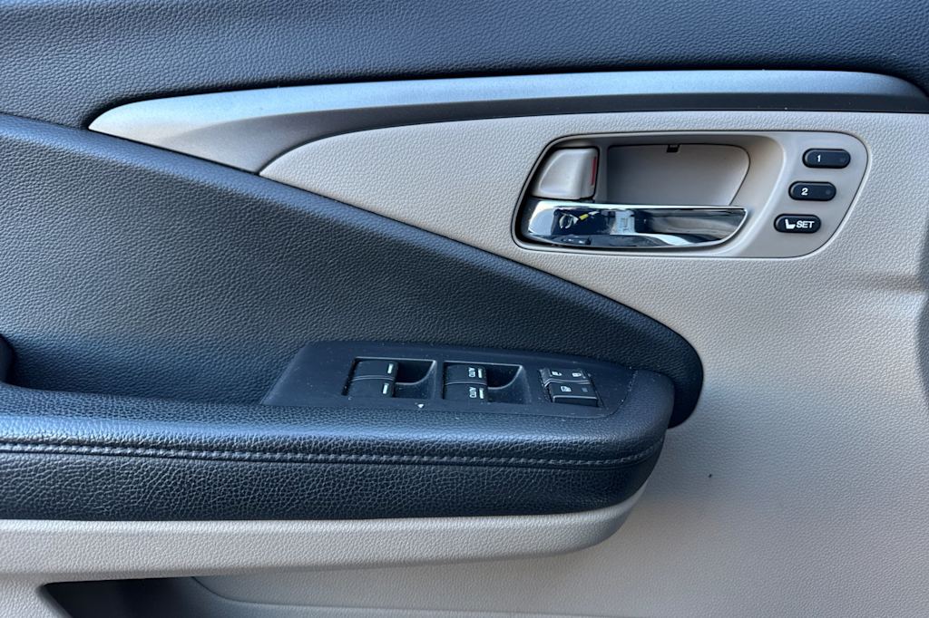 Thumbnail: 2019 Honda Pilot - 20