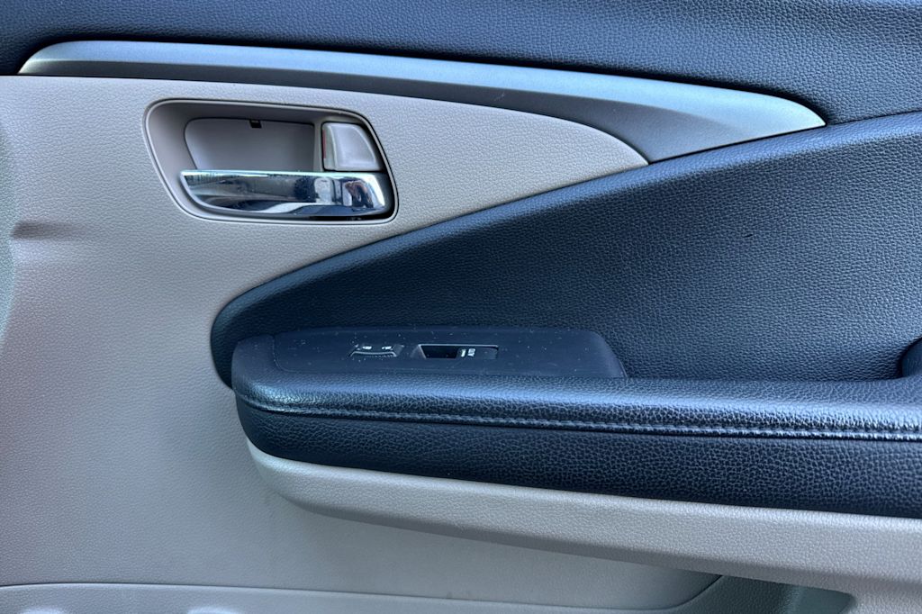 Thumbnail: 2019 Honda Pilot - 25