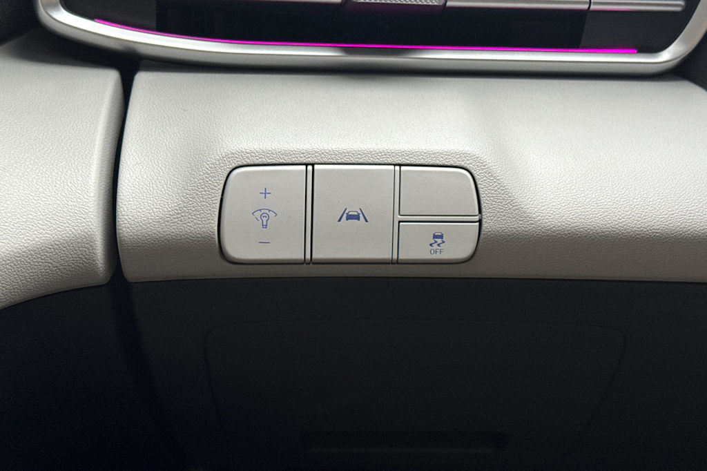 Thumbnail: 2023 Hyundai Elantra - 32