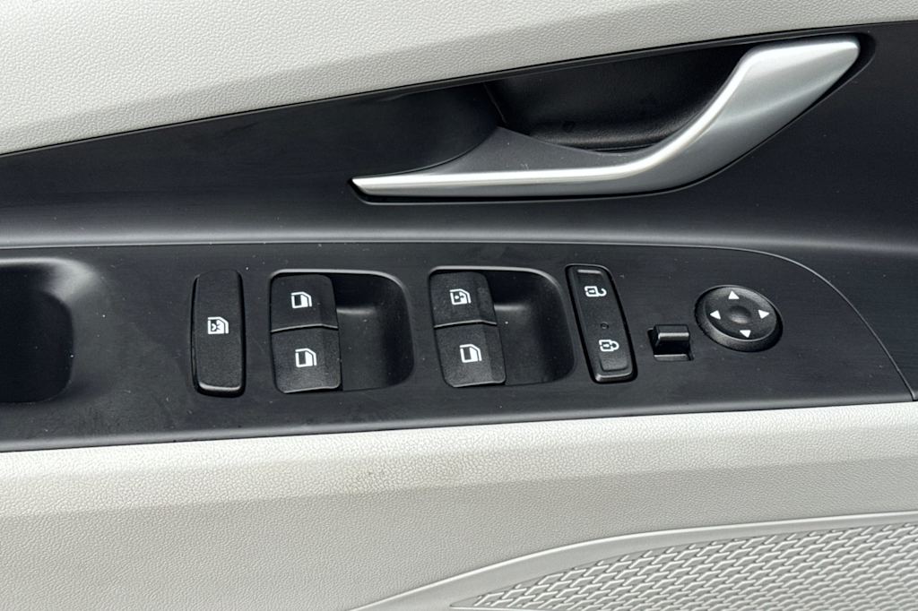 Thumbnail: 2023 Hyundai Elantra - 21