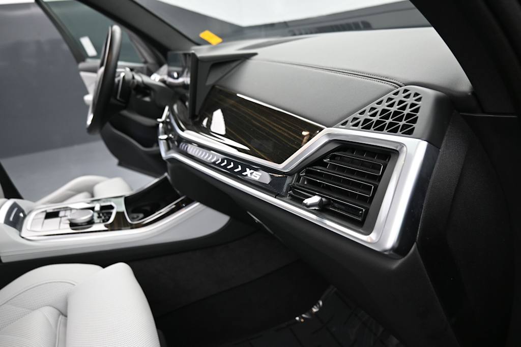 Thumbnail: 2024 BMW X5 - 8