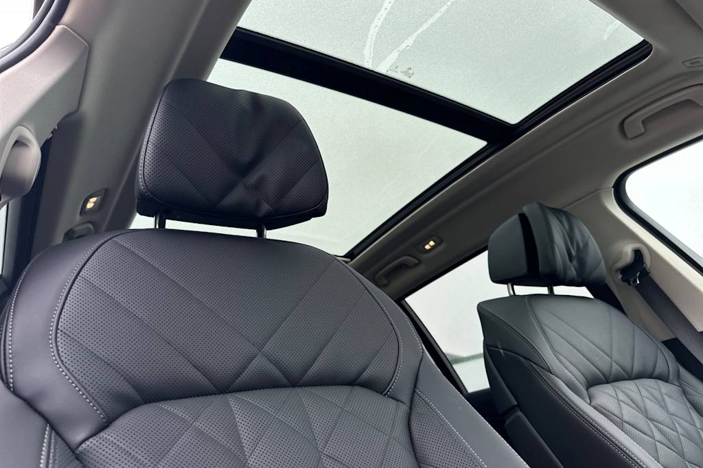 Thumbnail: 2025 BMW X7 - 23