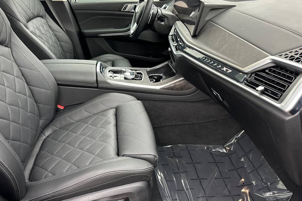 Thumbnail: 2025 BMW X7 - 11