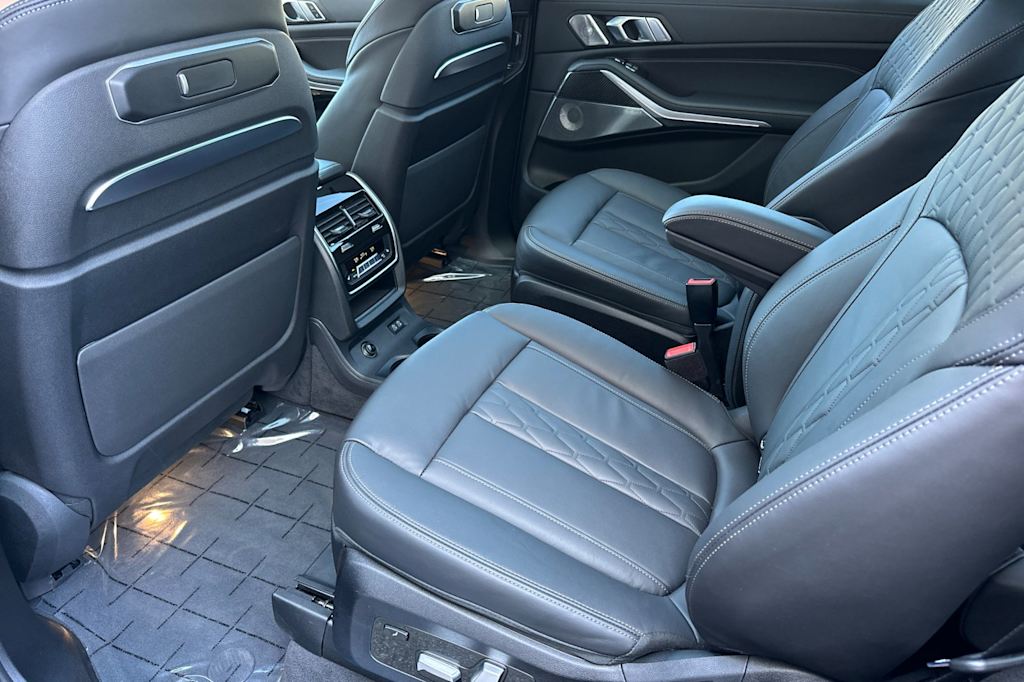 2024 BMW X7 M60i 11