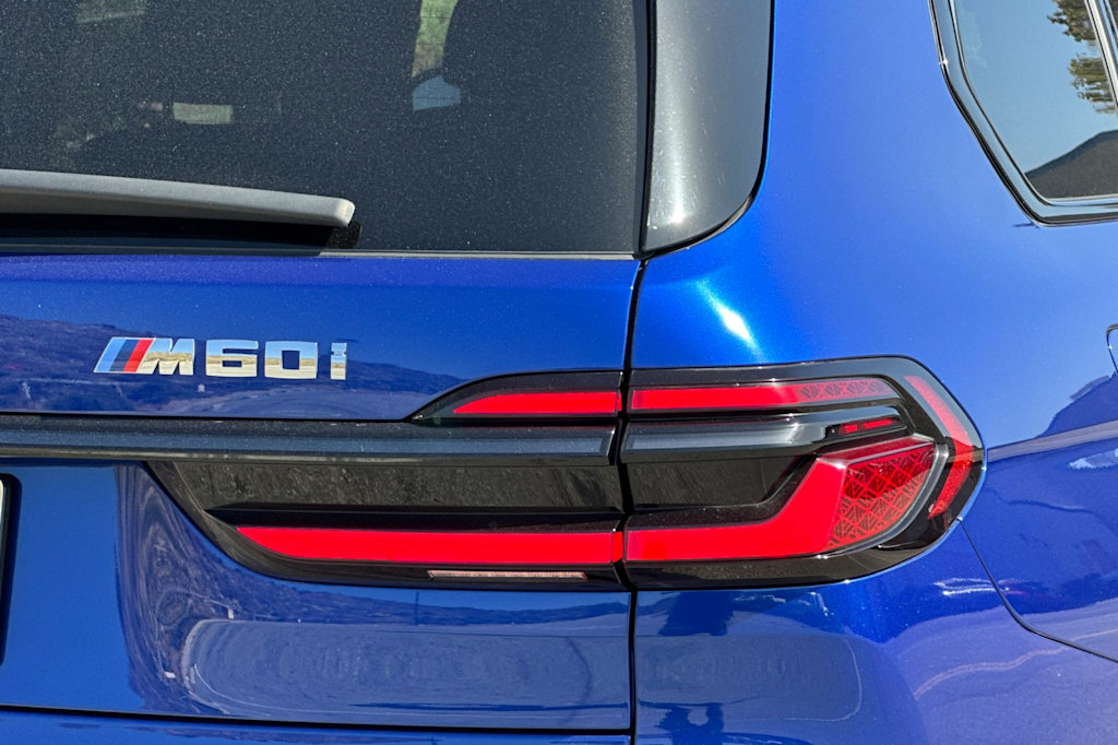 2024 BMW X7 M60i 32