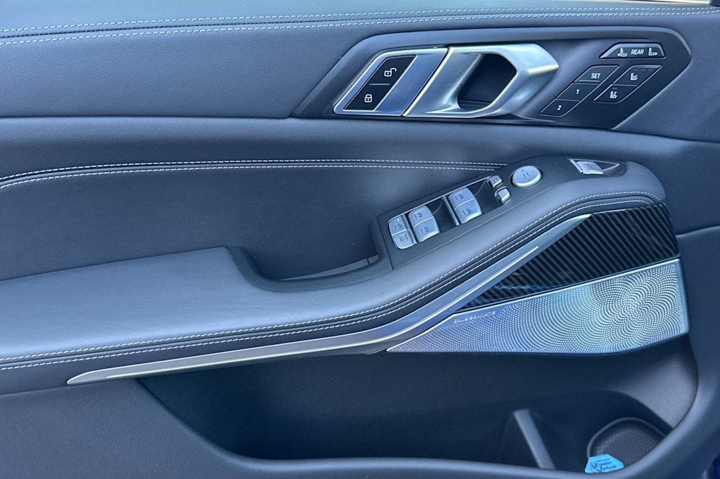 2024 BMW X7 M60i 21