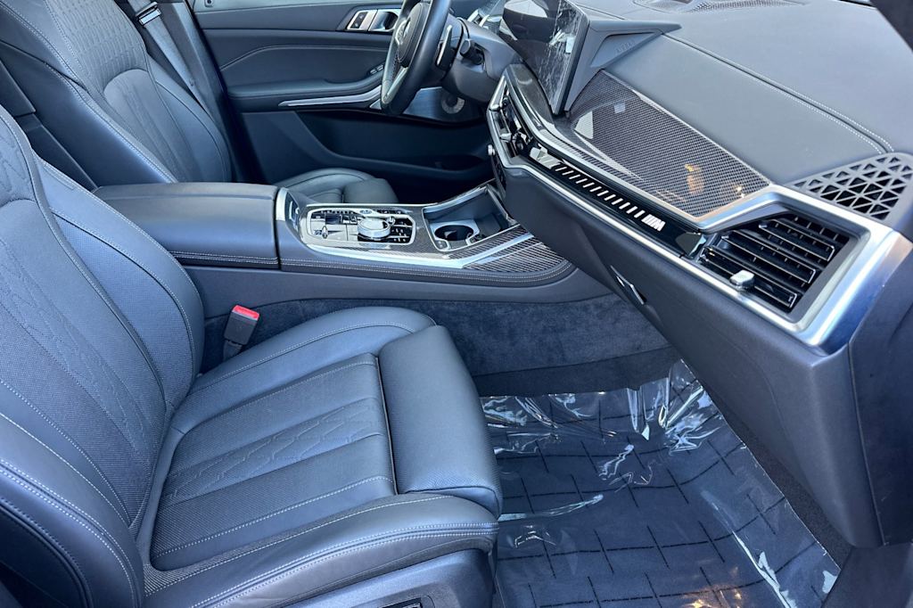 2024 BMW X7 M60i 10