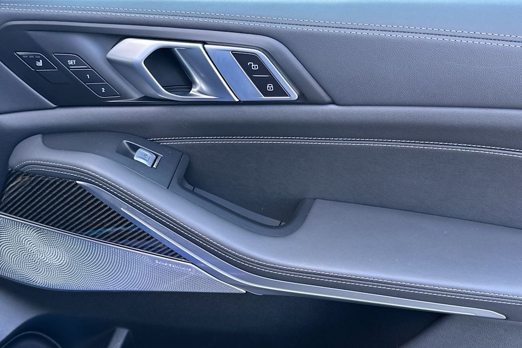 2024 BMW X7 M60i 25