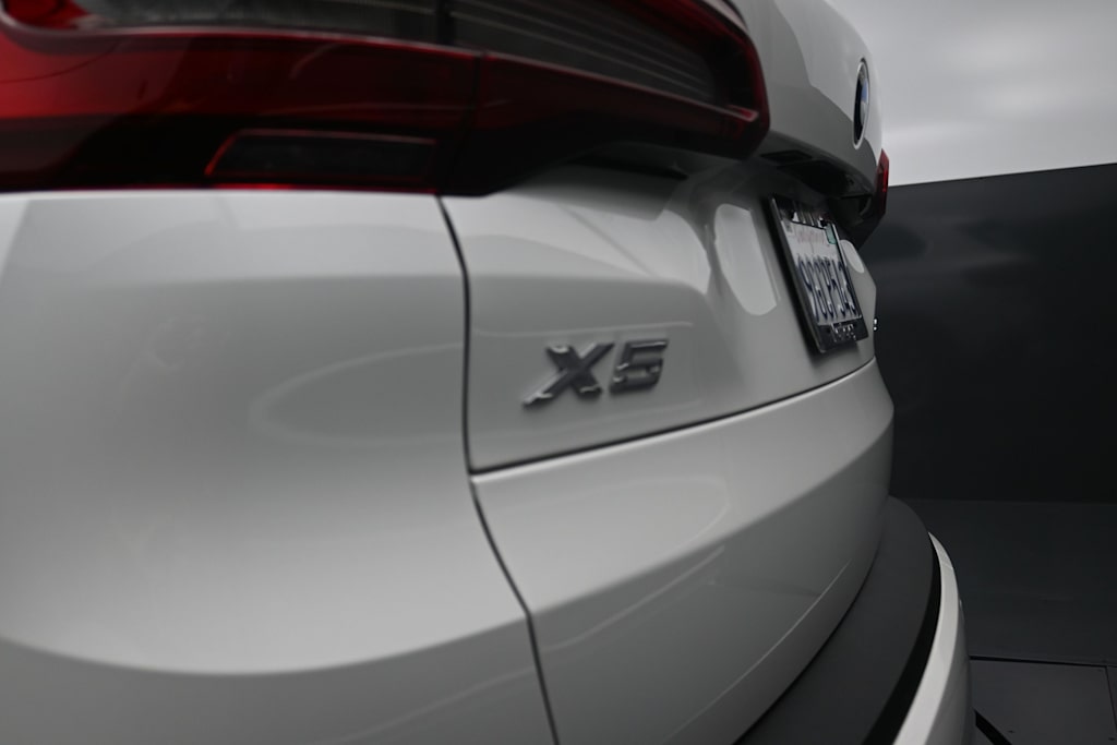 Thumbnail: 2023 BMW X5 - 21