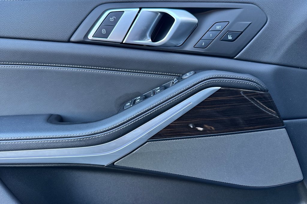 Thumbnail: 2021 BMW X5 - 21