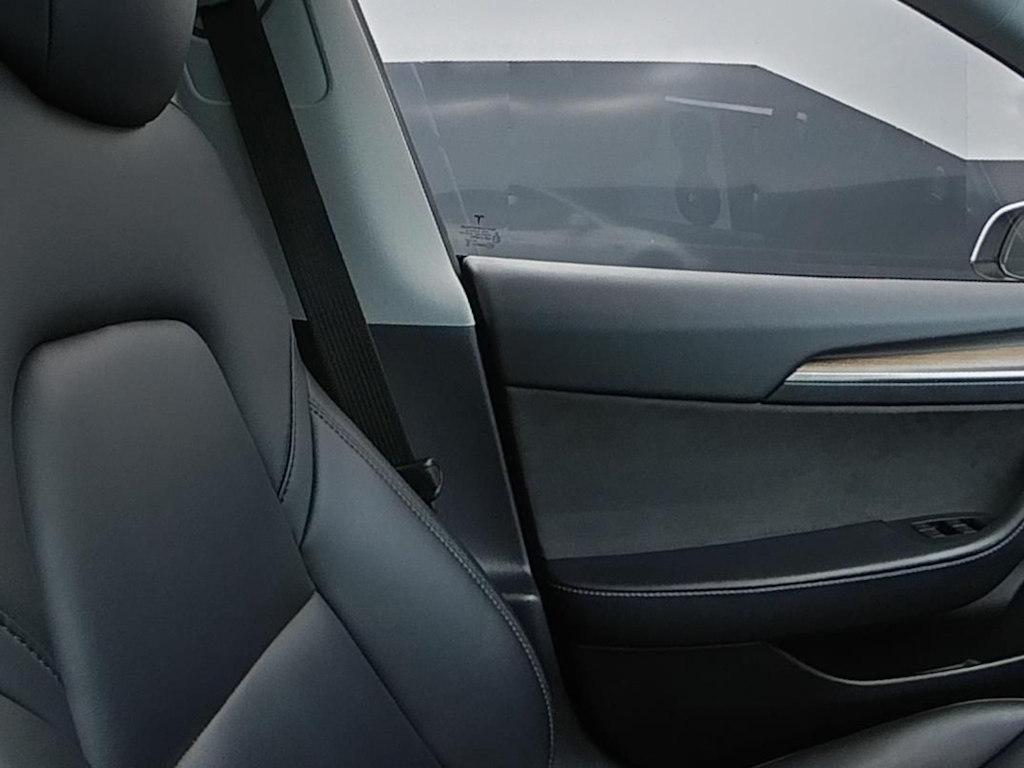 Thumbnail: 2022 Tesla Model 3 - 17
