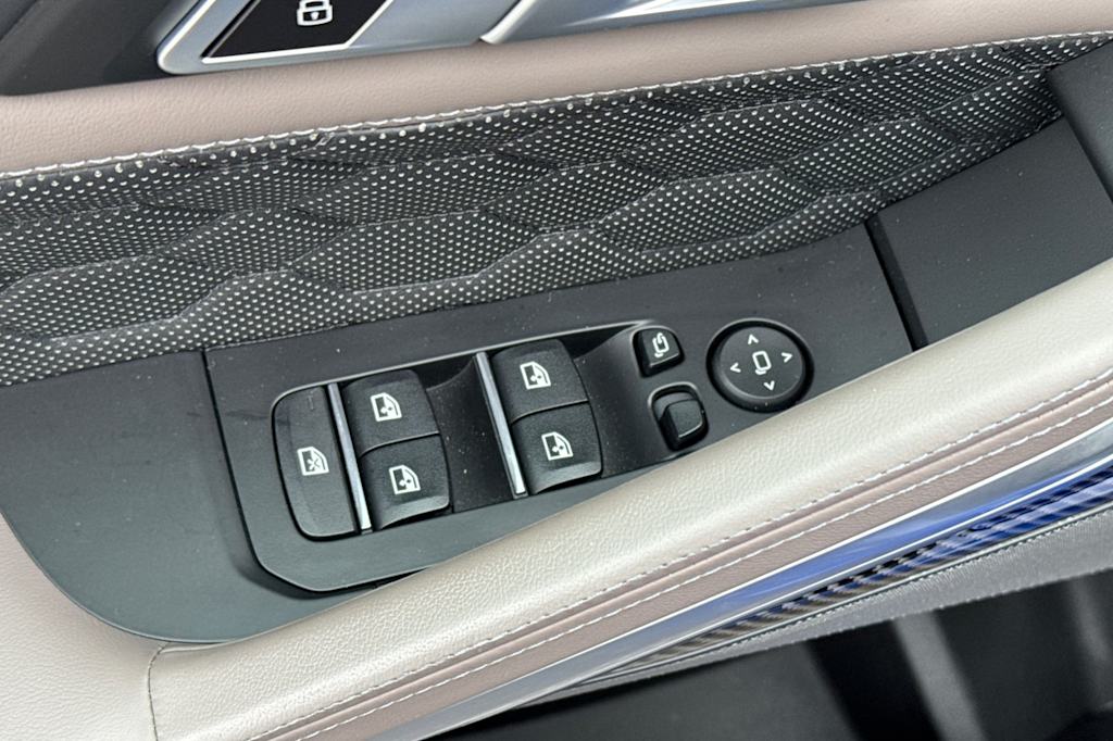 Thumbnail: 2024 BMW X6 - 21