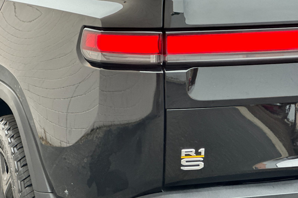 Thumbnail: 2023 Rivian R1S - 28