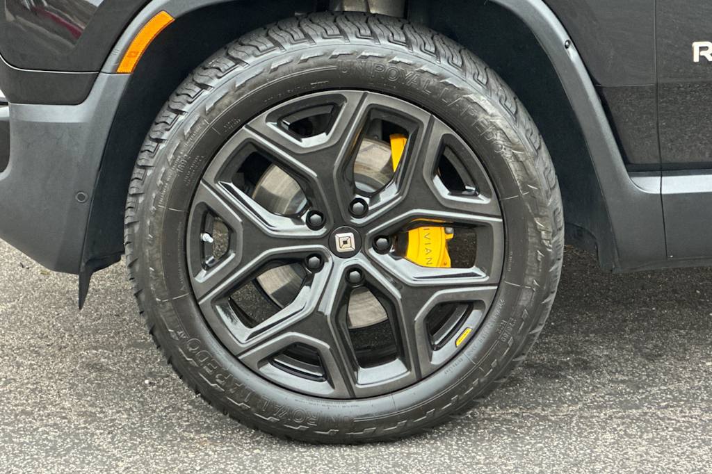 Thumbnail: 2023 Rivian R1S - 7
