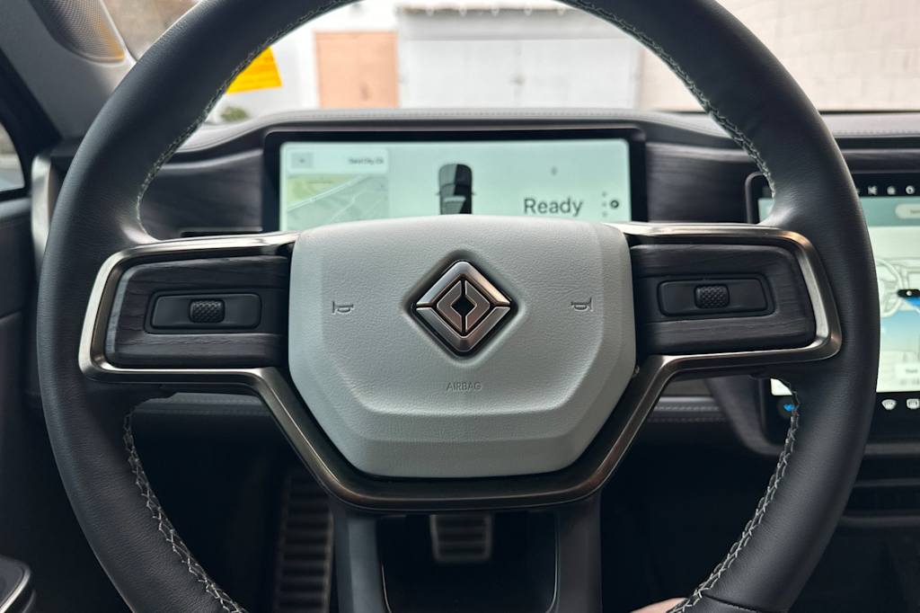 Thumbnail: 2023 Rivian R1S - 25