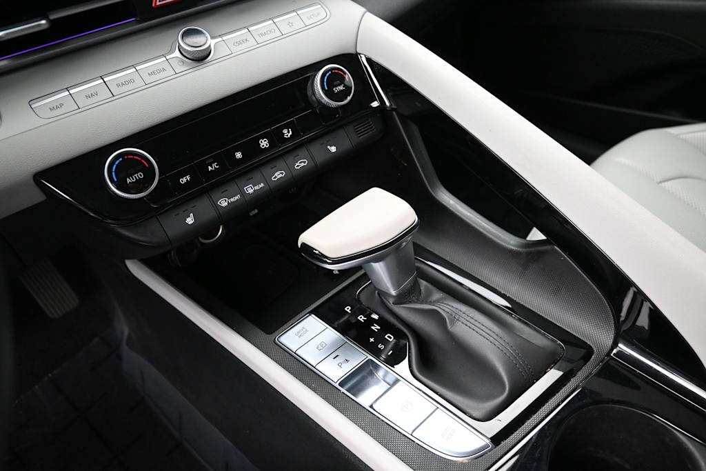 Thumbnail: 2024 Hyundai Elantra - 10