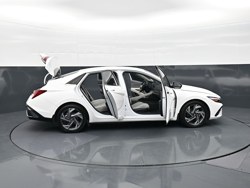 Thumbnail: 2024 Hyundai Elantra - 11