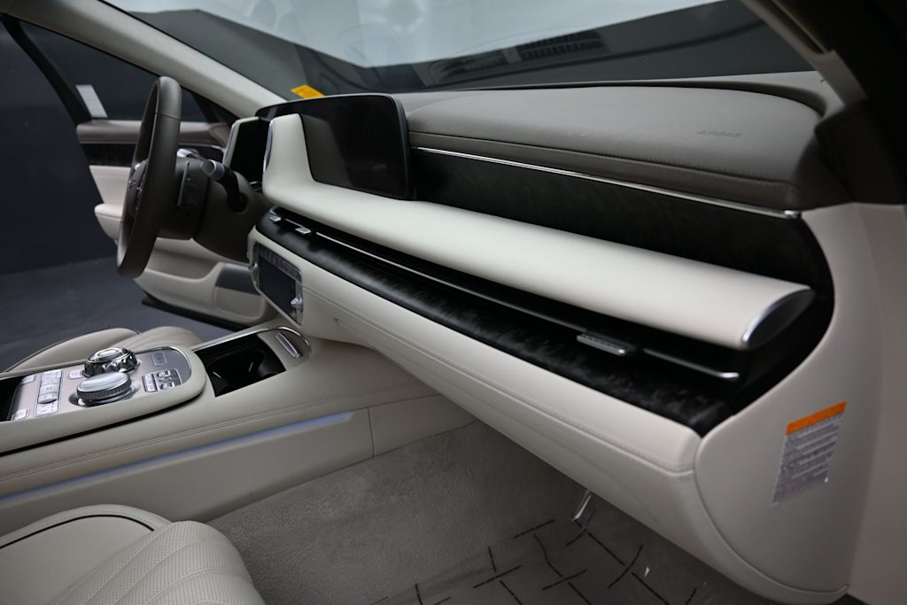 Thumbnail: 2023 Genesis G90 - 8