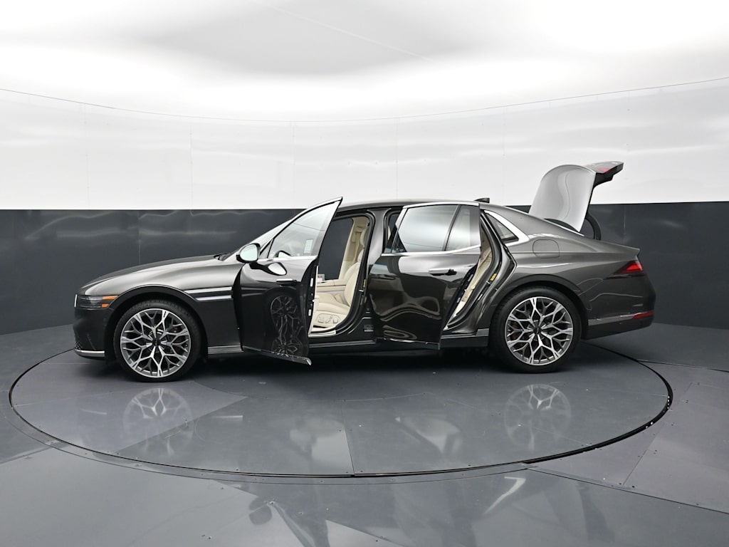 Thumbnail: 2023 Genesis G90 - 7