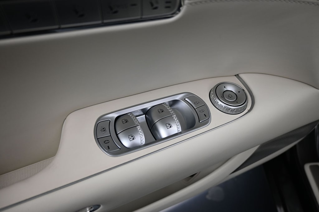 Thumbnail: 2023 Genesis G90 - 18