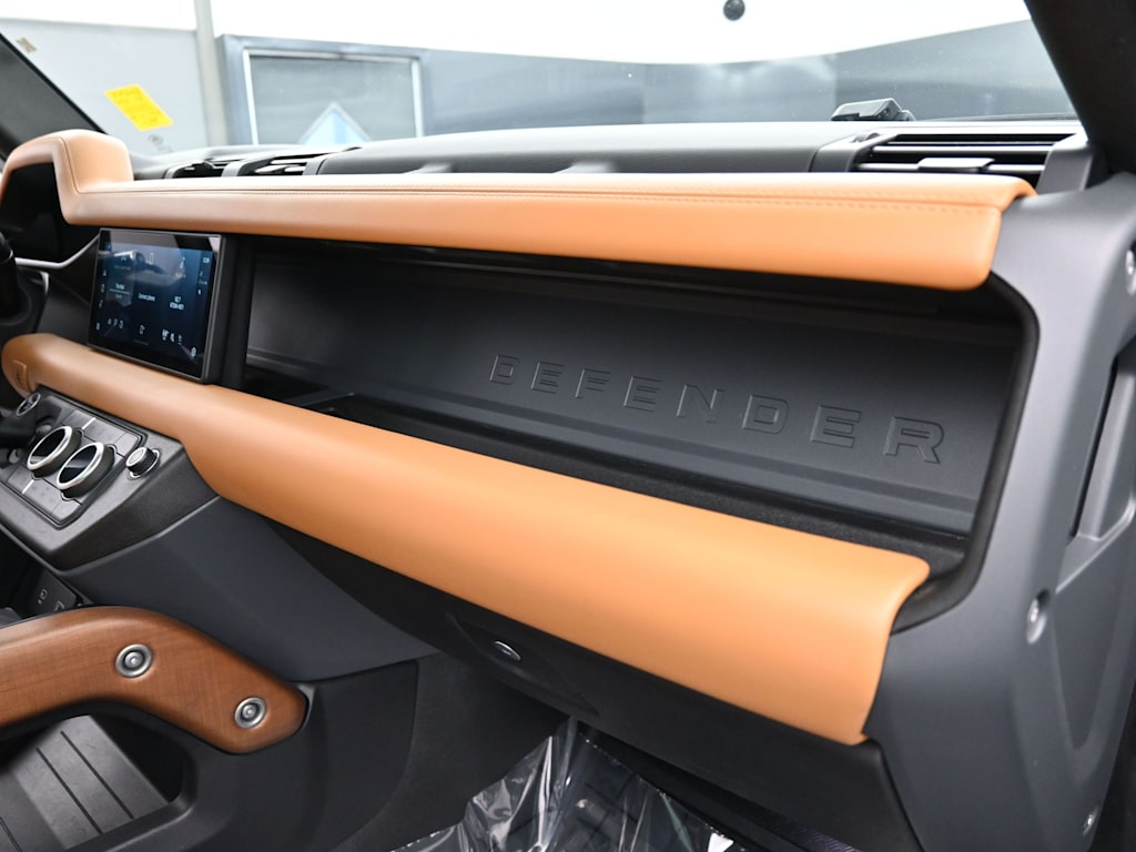 Thumbnail: 2022 Land Rover Defender - 14
