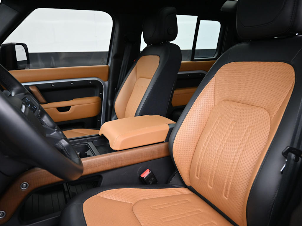 Thumbnail: 2022 Land Rover Defender - 6
