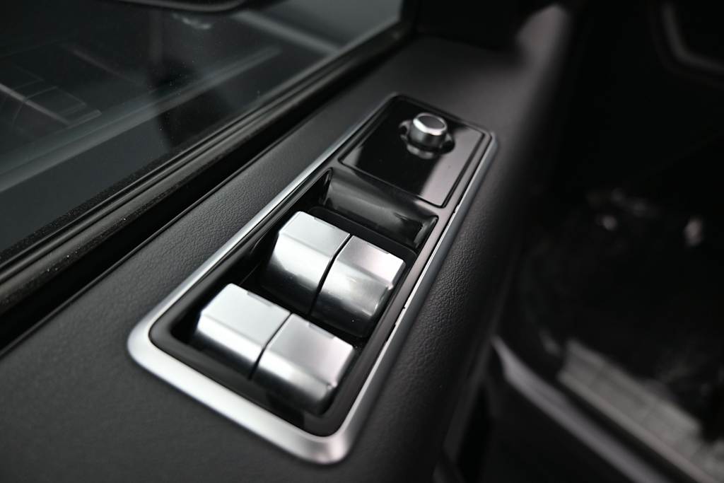 Thumbnail: 2021 Land Rover Range Rover - 20