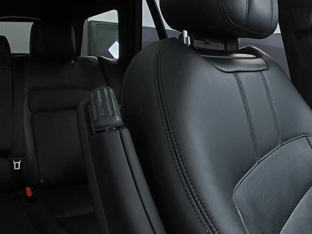 Thumbnail: 2021 Land Rover Range Rover - 24