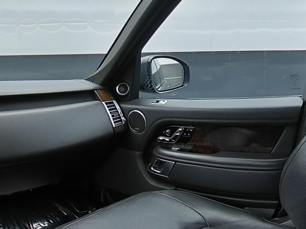 Thumbnail: 2021 Land Rover Range Rover - 29