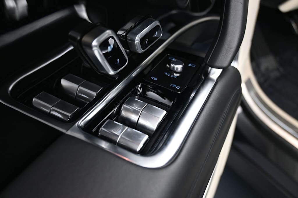Thumbnail: 2023 Land Rover Range Rover - 13