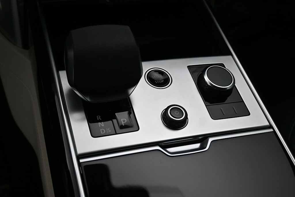 Thumbnail: 2023 Land Rover Range Rover - 21