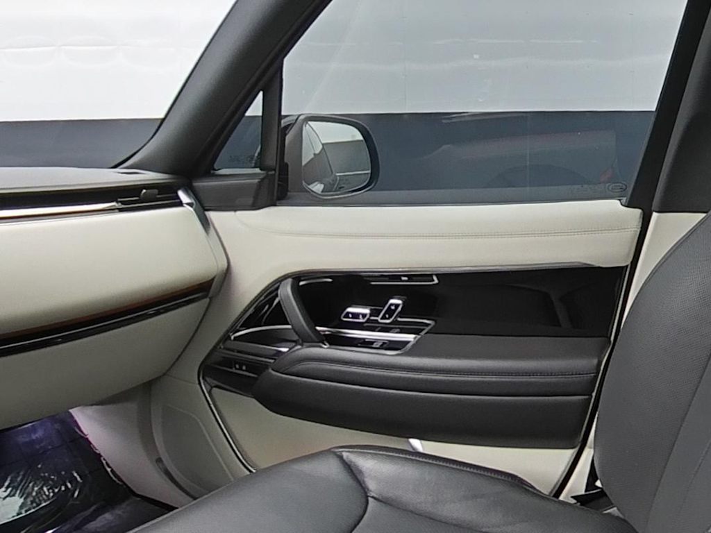 Thumbnail: 2023 Land Rover Range Rover - 29