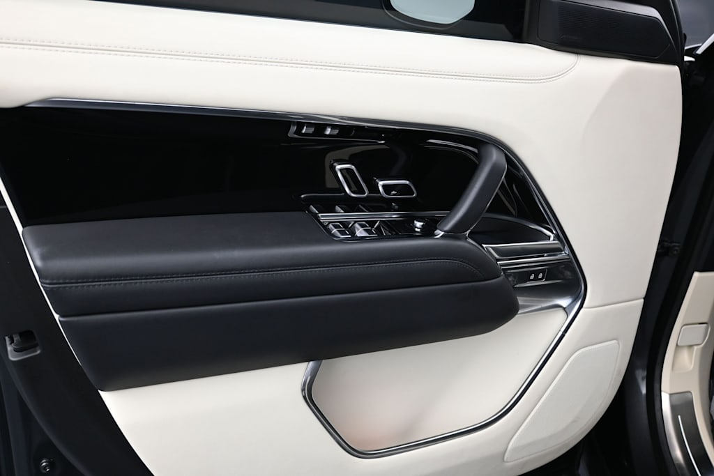 Thumbnail: 2023 Land Rover Range Rover - 19