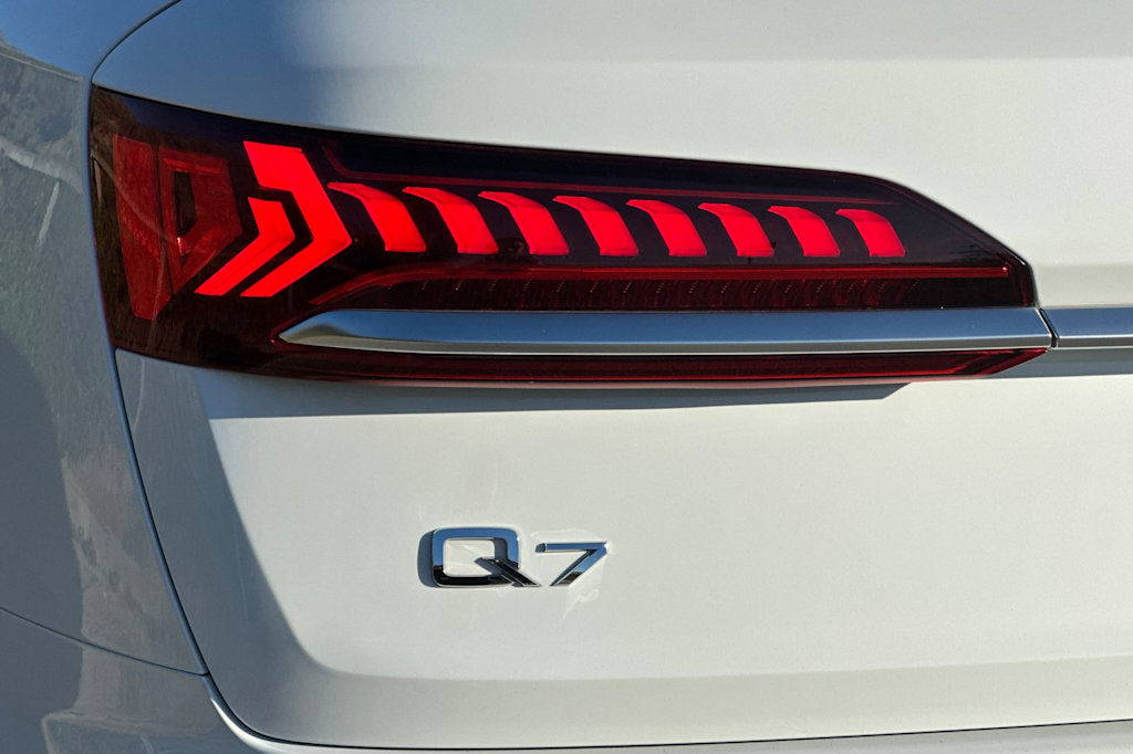 Thumbnail: 2022 Audi Q7 - 33