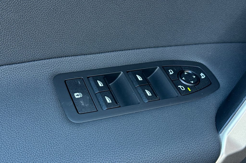 Thumbnail: 2025 BMW iX - 22