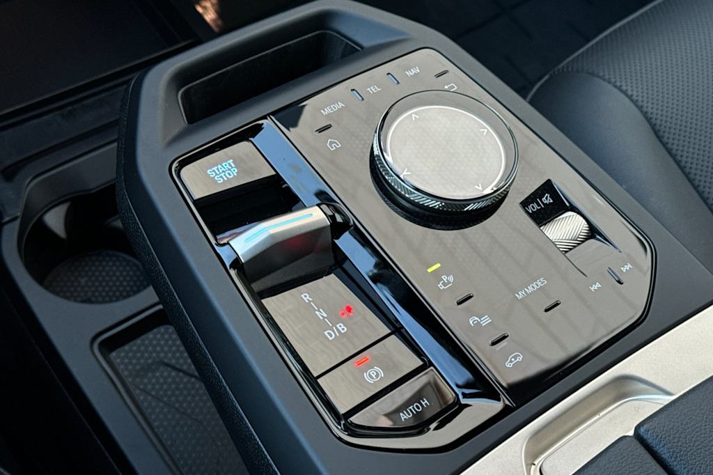 Thumbnail: 2025 BMW iX - 14