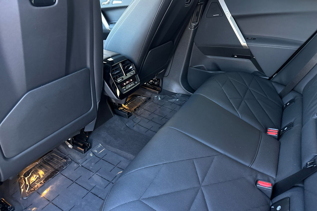 Thumbnail: 2025 BMW iX - 10