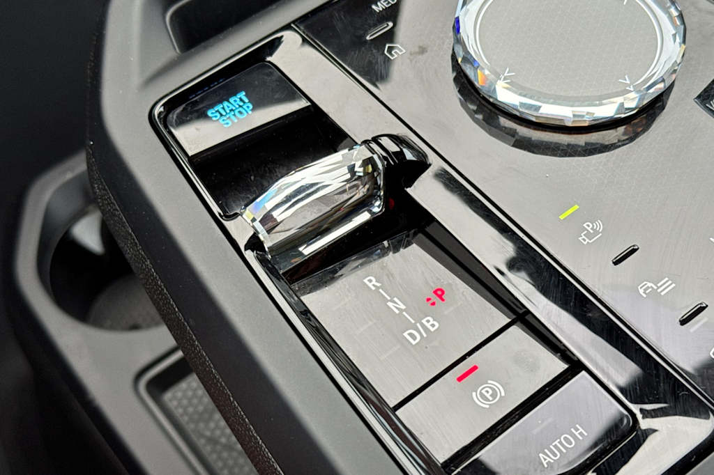 Thumbnail: 2025 BMW iX - 15