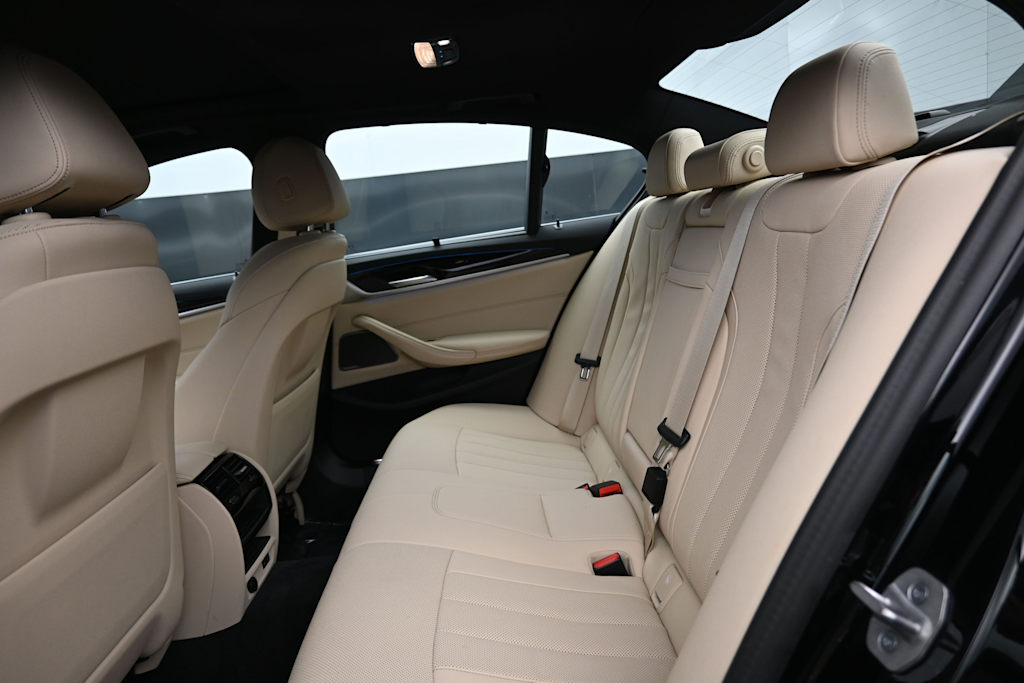 Thumbnail: 2023 BMW 5 Series - 10