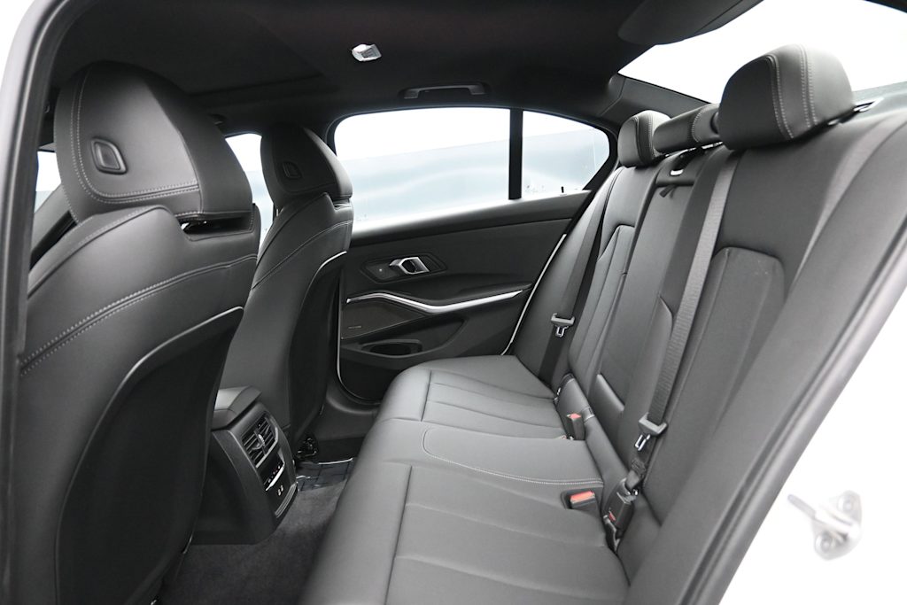 Thumbnail: 2026 BMW 3 Series - 9