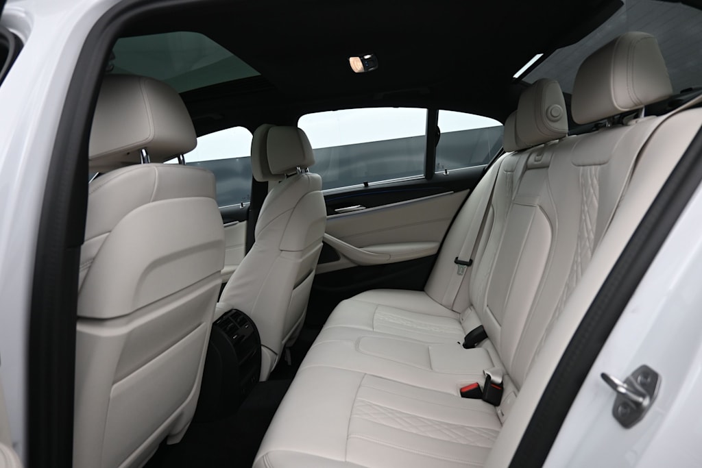 Thumbnail: 2023 BMW 5 Series - 10